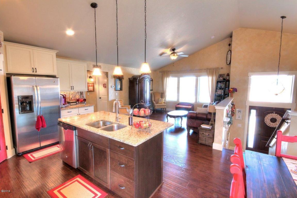 12 Windward Loop
