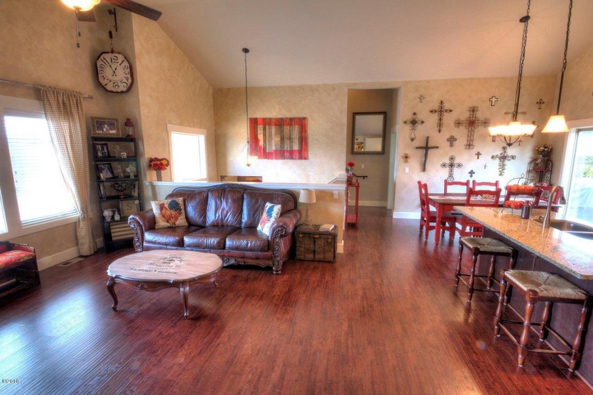 12 Windward Loop