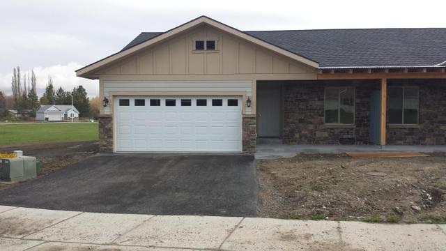 447 Hollyhock Ln