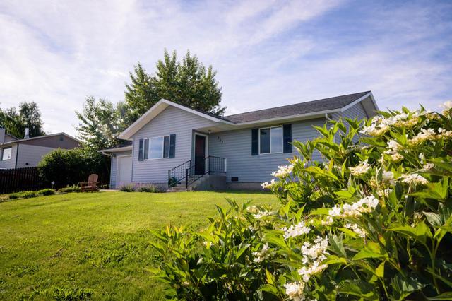 3 11th Ave E