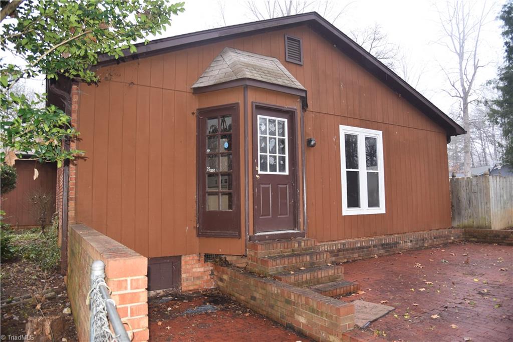 606 Cherry Tree Ln