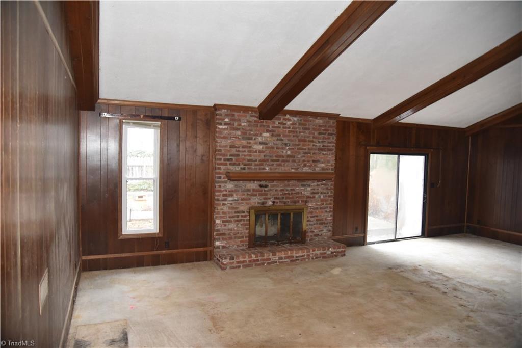 606 Cherry Tree Ln