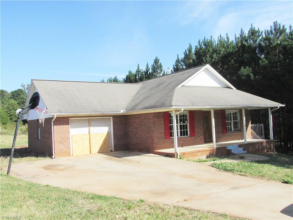 873 Gladstone Rd