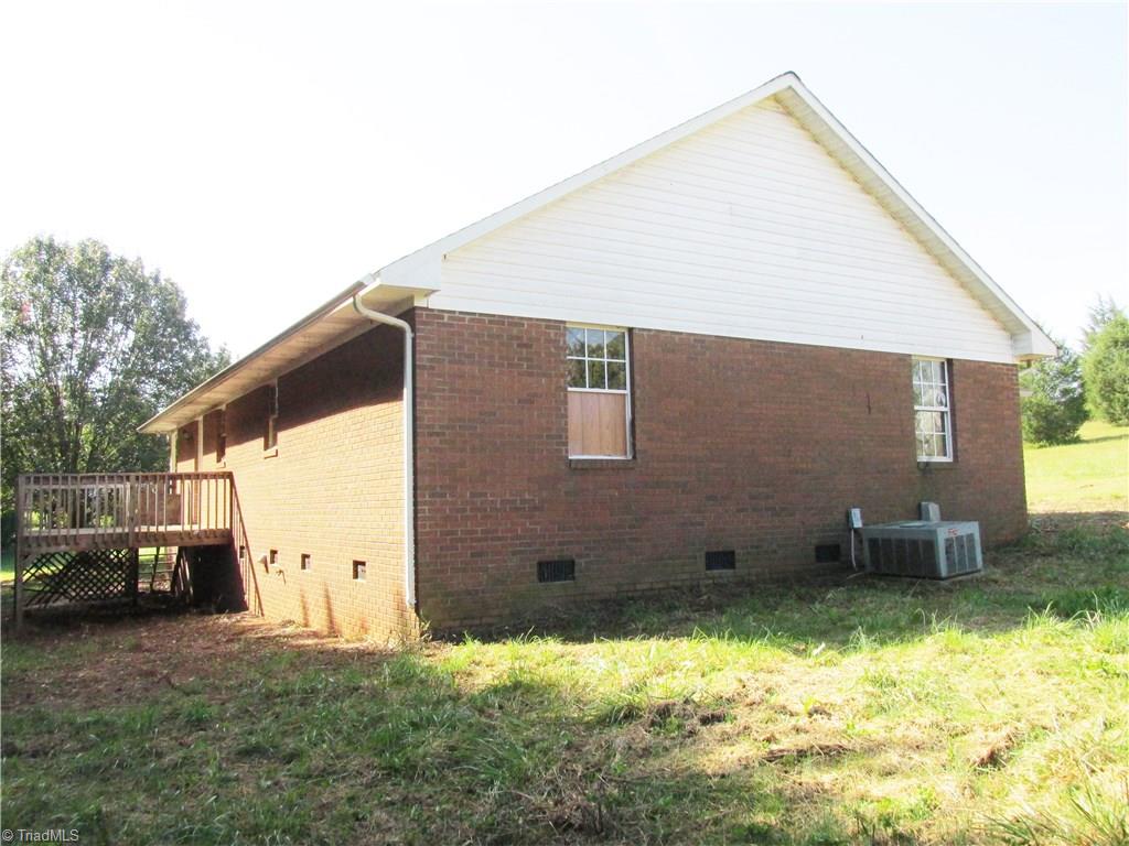 873 Gladstone Rd