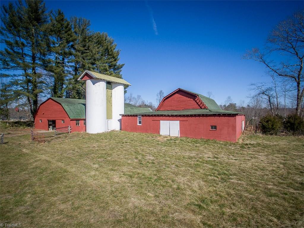 1025 Deer Tracks Ln