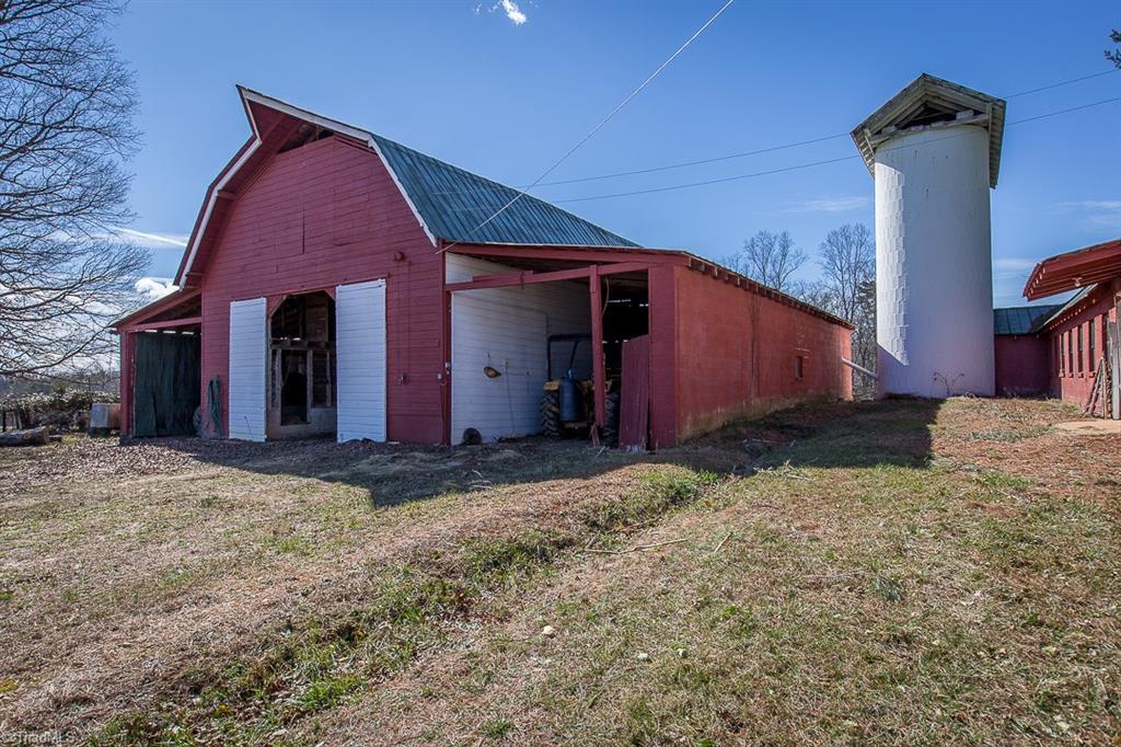 1025 Deer Tracks Ln