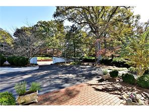 854 Wellington Rd