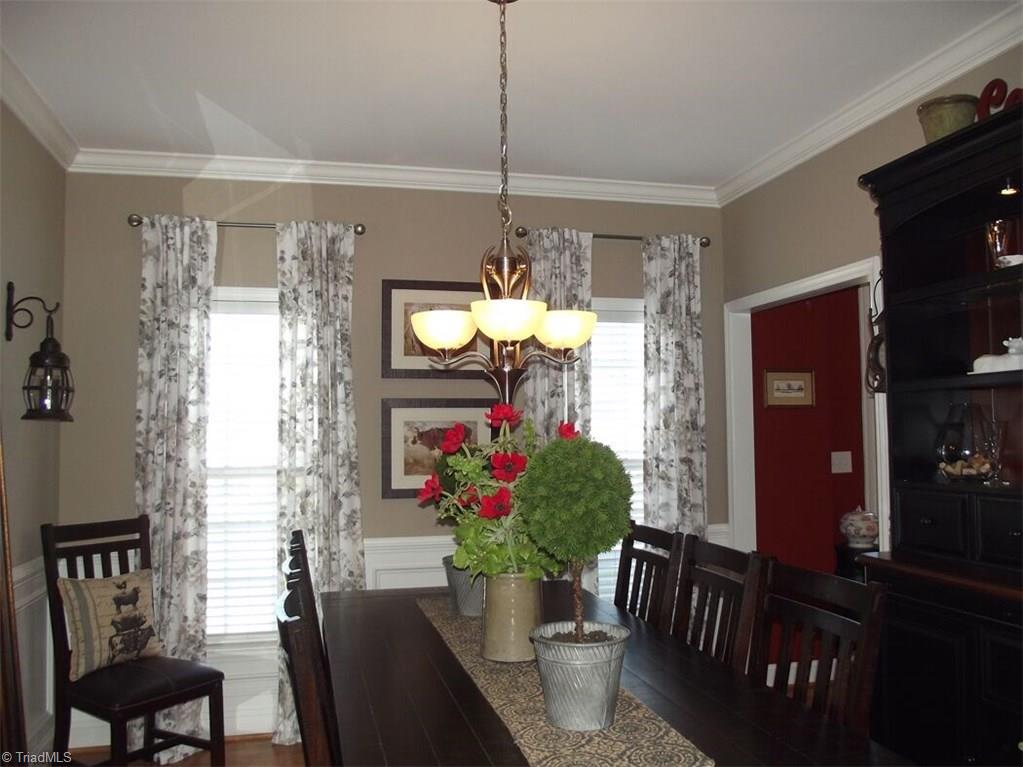 222 Hawks Nest Cir