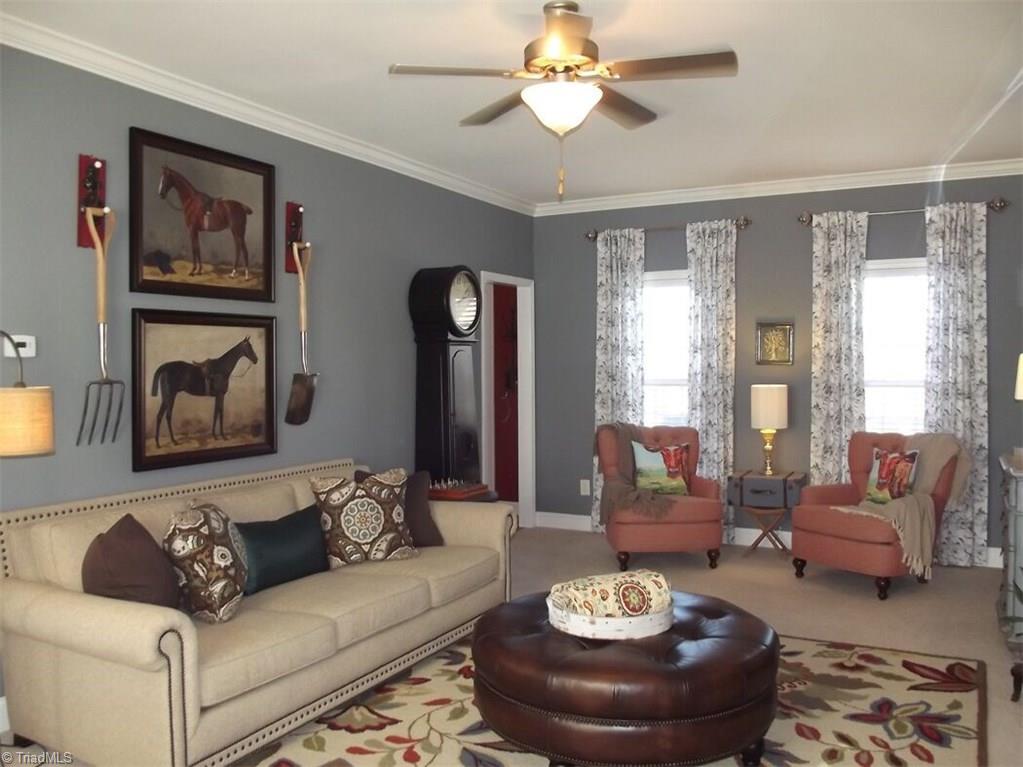 222 Hawks Nest Cir