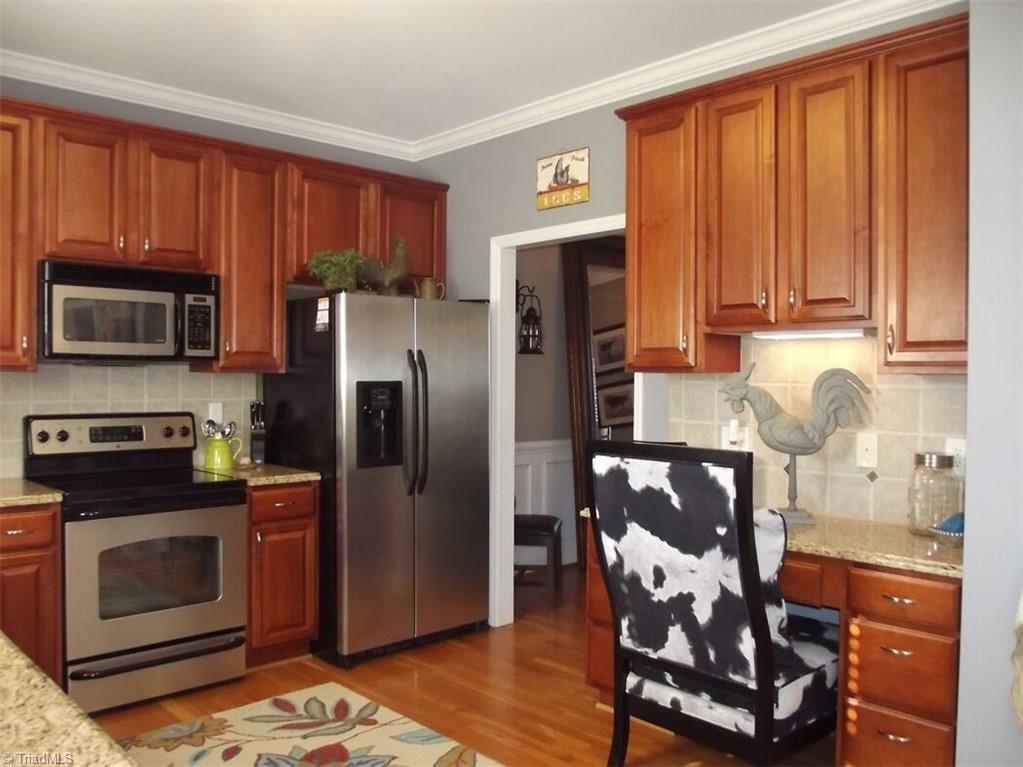 222 Hawks Nest Cir