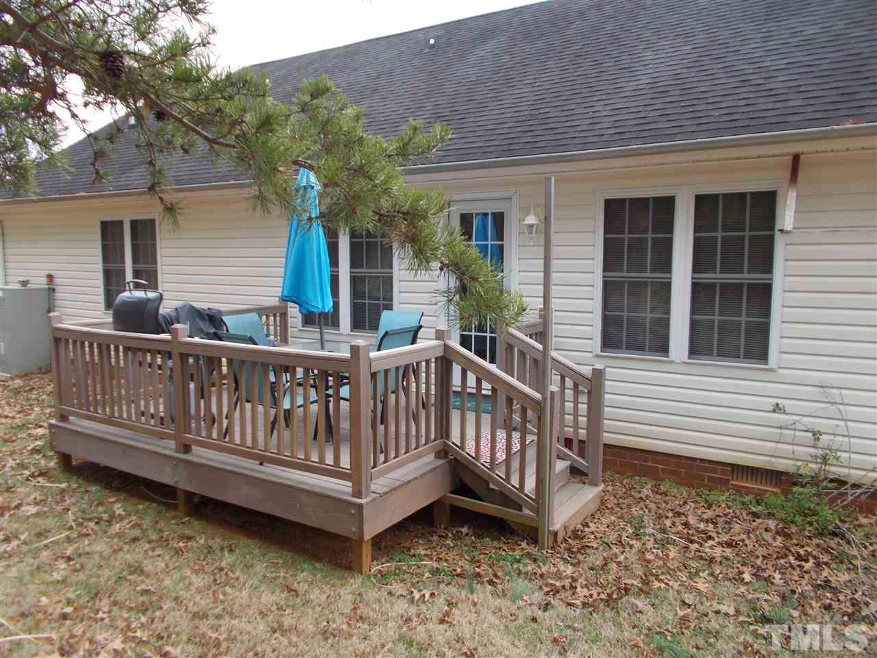 4 Lakeside Ave