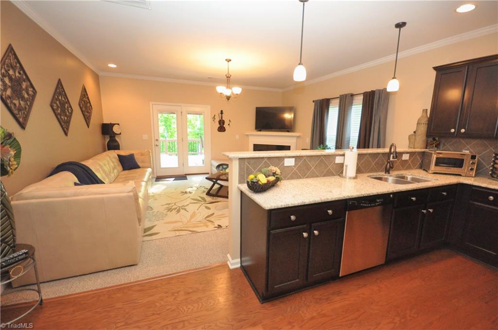3511 Lamplight Way