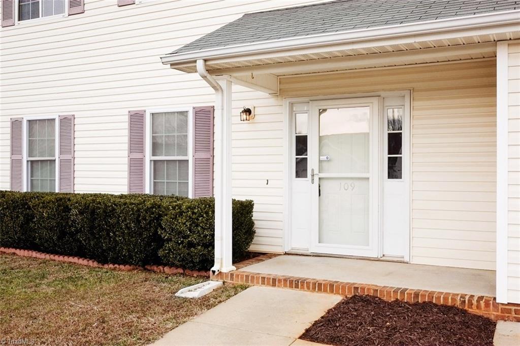 109 Fiddlers Knoll Ct