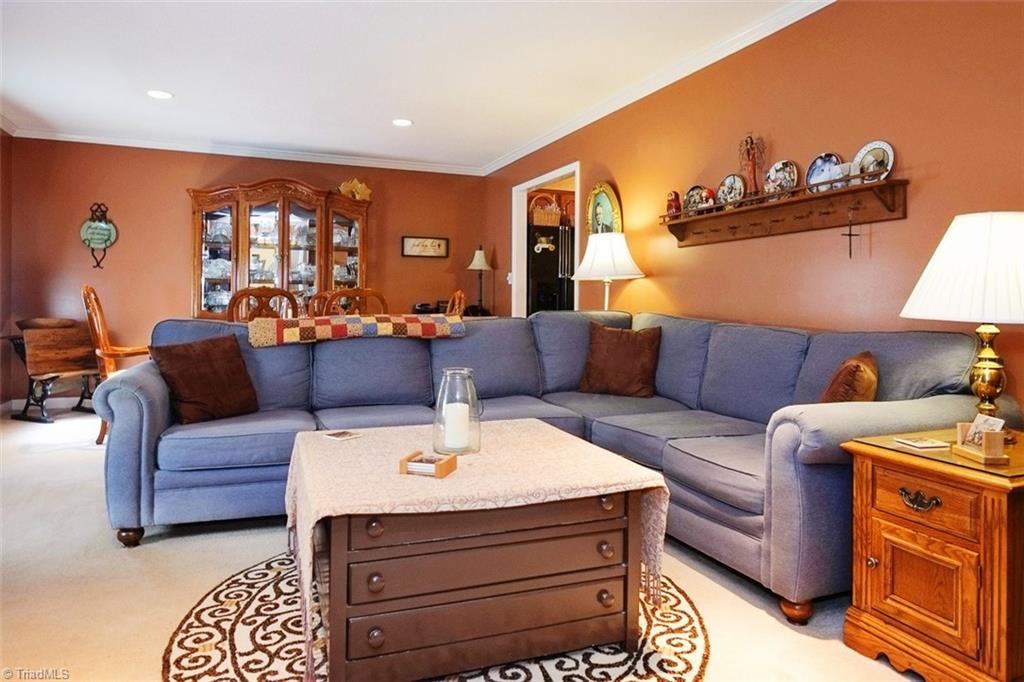 204 Saint Regis Ln