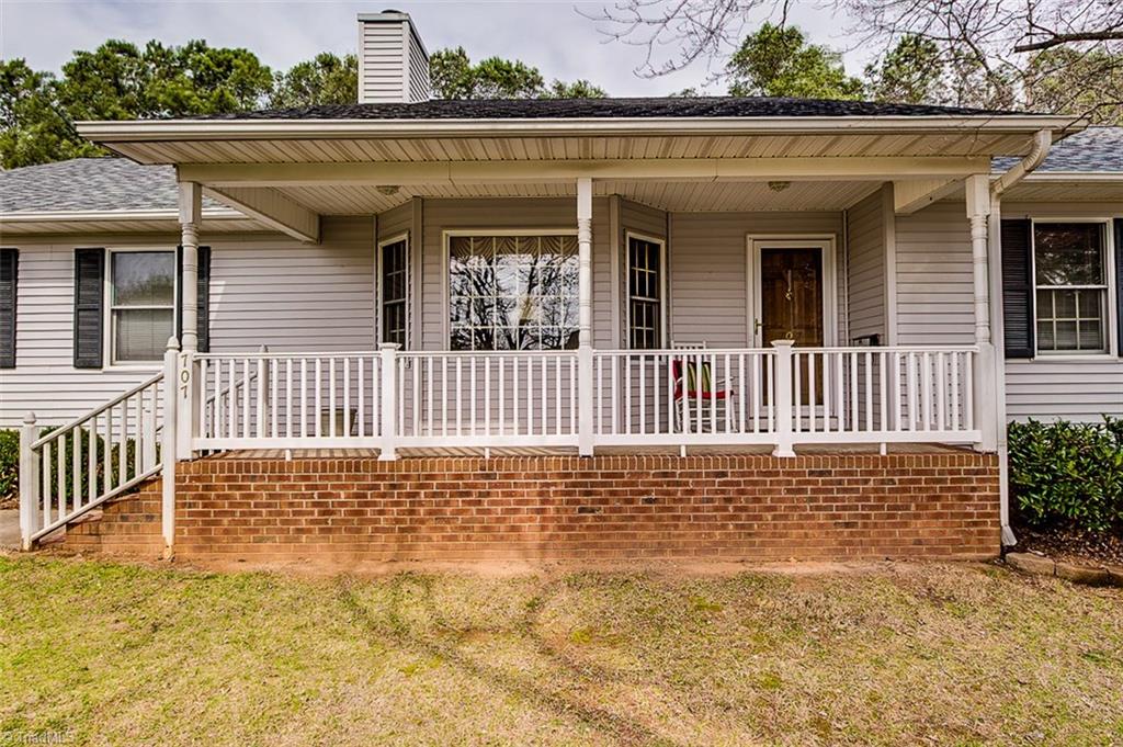 104 Kenwood Ln
