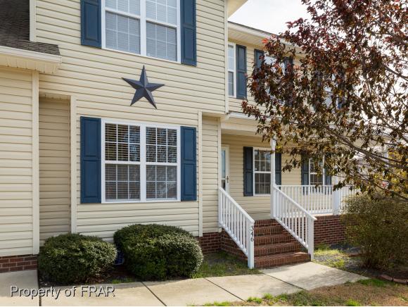 92 Essex Ct W