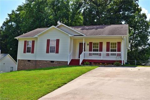 109 Red Bud Ln