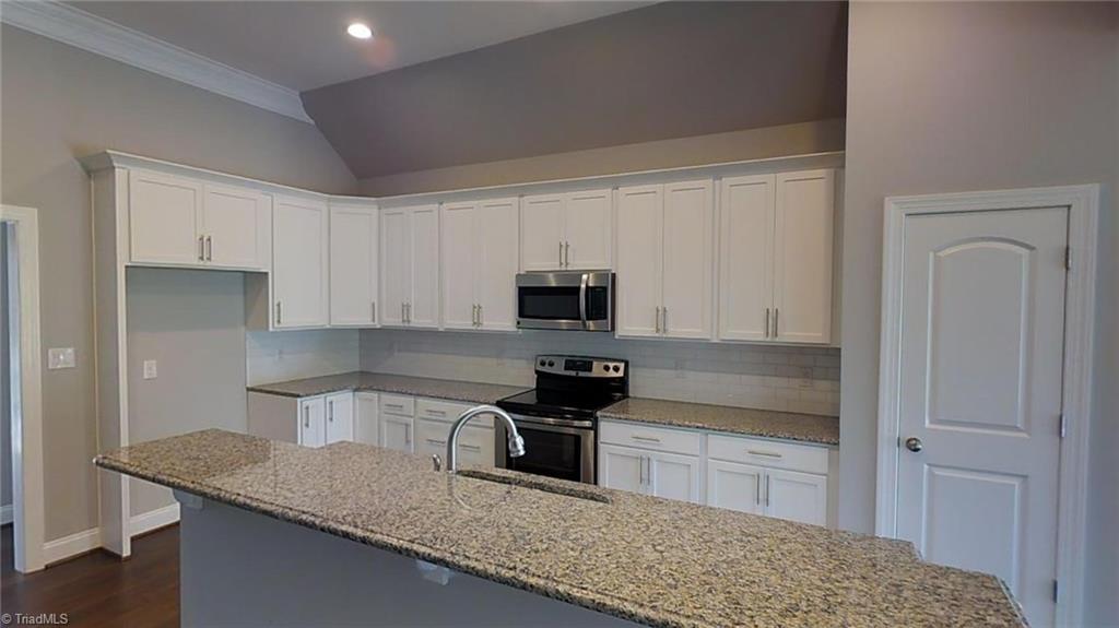 6605 Lakewood Ct