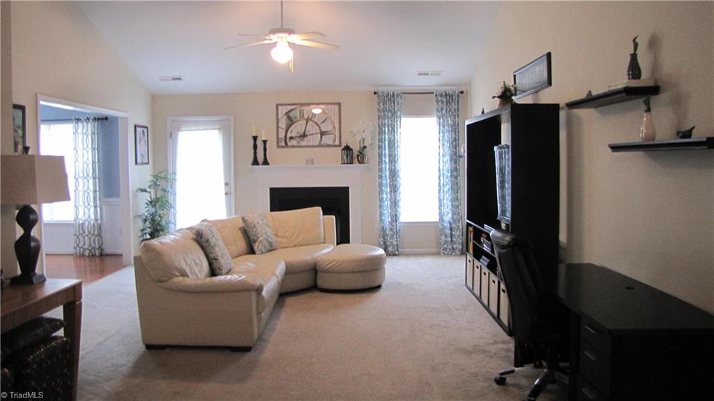 506 Walnut Crossing Dr
