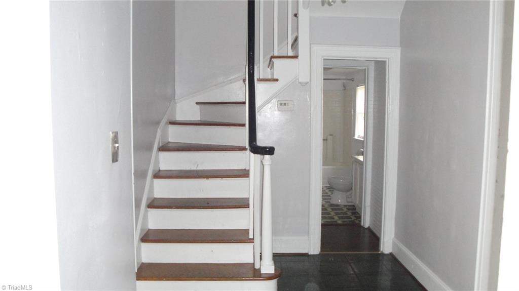 2329 W Cornwallis Dr