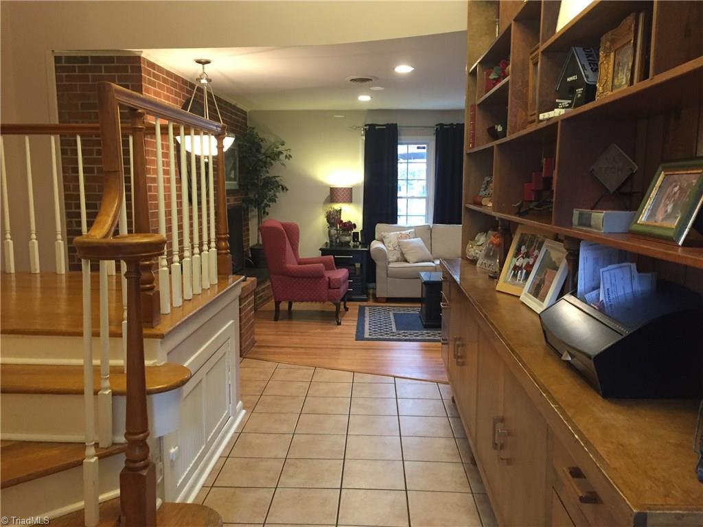 3013 Stratford Dr