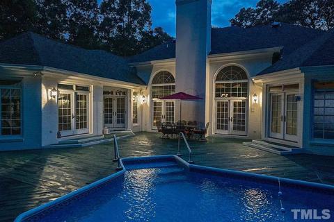 1300 Woodmanor Dr
