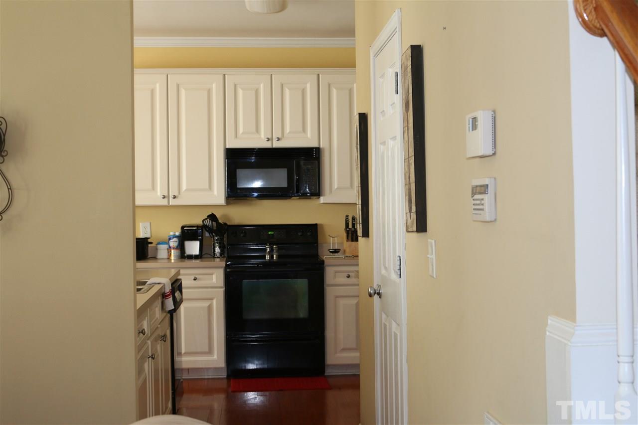 3323 C View St