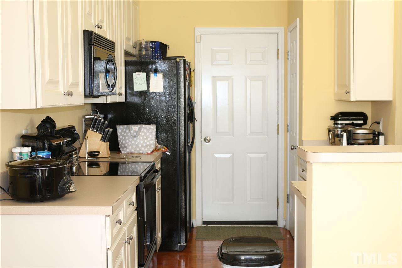 3323 C View St