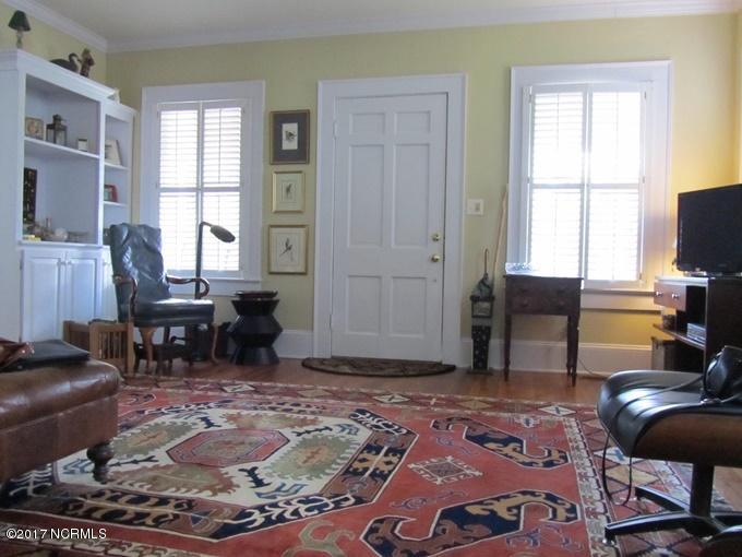 104 Cary Pl