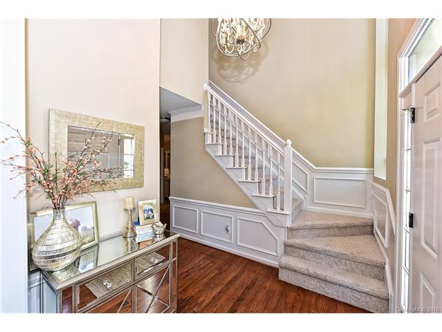 12127 Moonshadow Ln