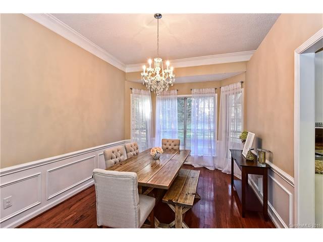 12127 Moonshadow Ln