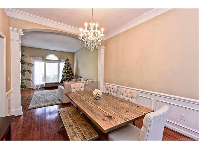 12127 Moonshadow Ln