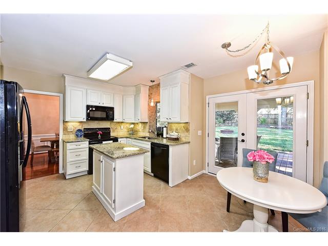 12127 Moonshadow Ln