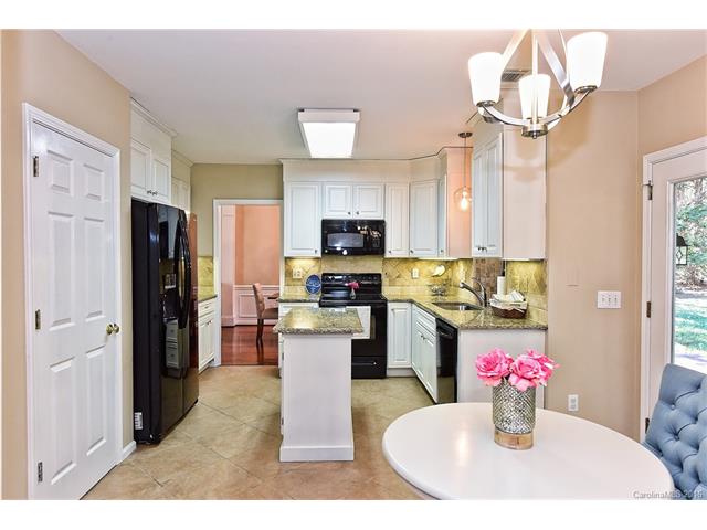 12127 Moonshadow Ln