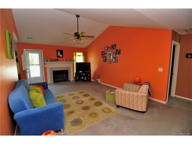 1504 Forest Glen Ln