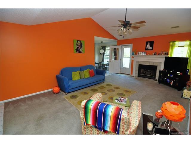 1504 Forest Glen Ln