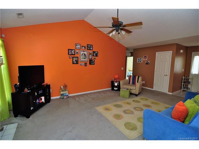 1504 Forest Glen Ln