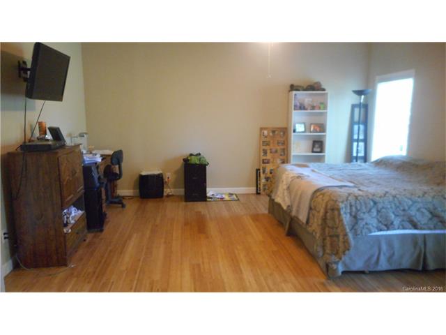 5589 Old Thompson Rd