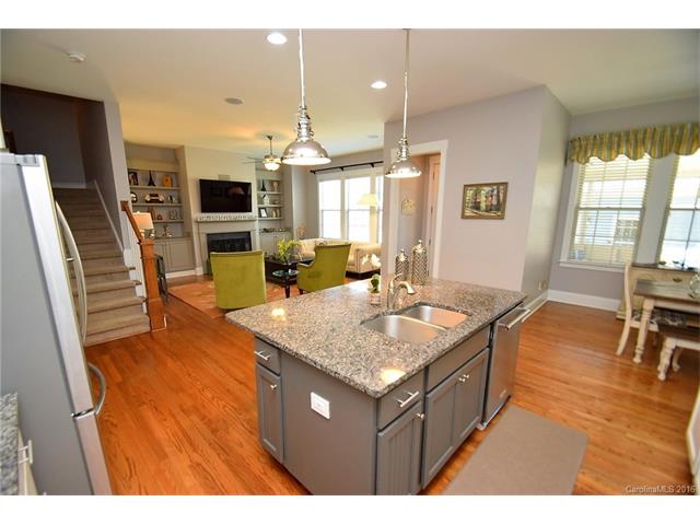 2009 Meadowside Dr
