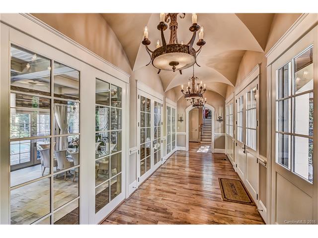8712 Chewton Glen Dr