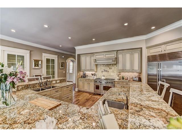 8712 Chewton Glen Dr