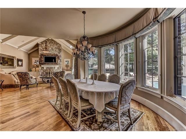 8712 Chewton Glen Dr
