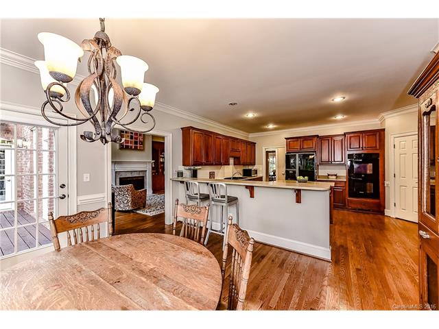2712 Providence Pine Ln