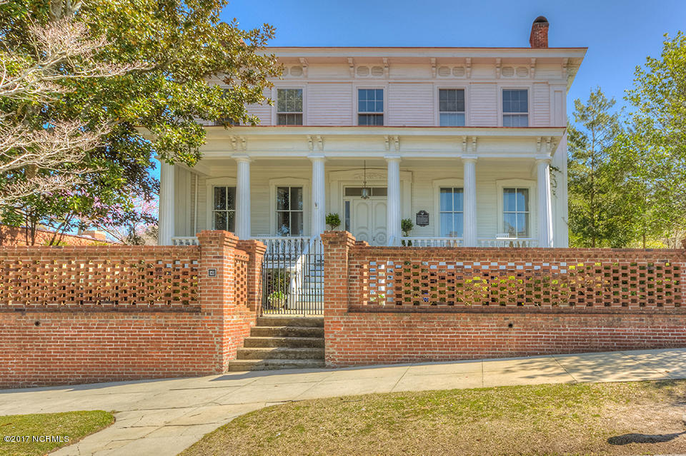 2119 Gloucester Pl