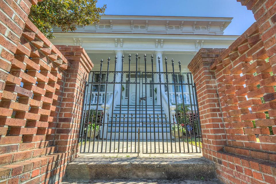 2119 Gloucester Pl