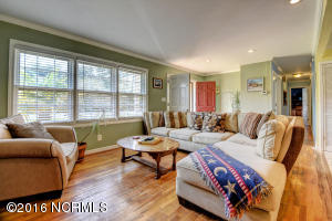 4805 Oriole Dr