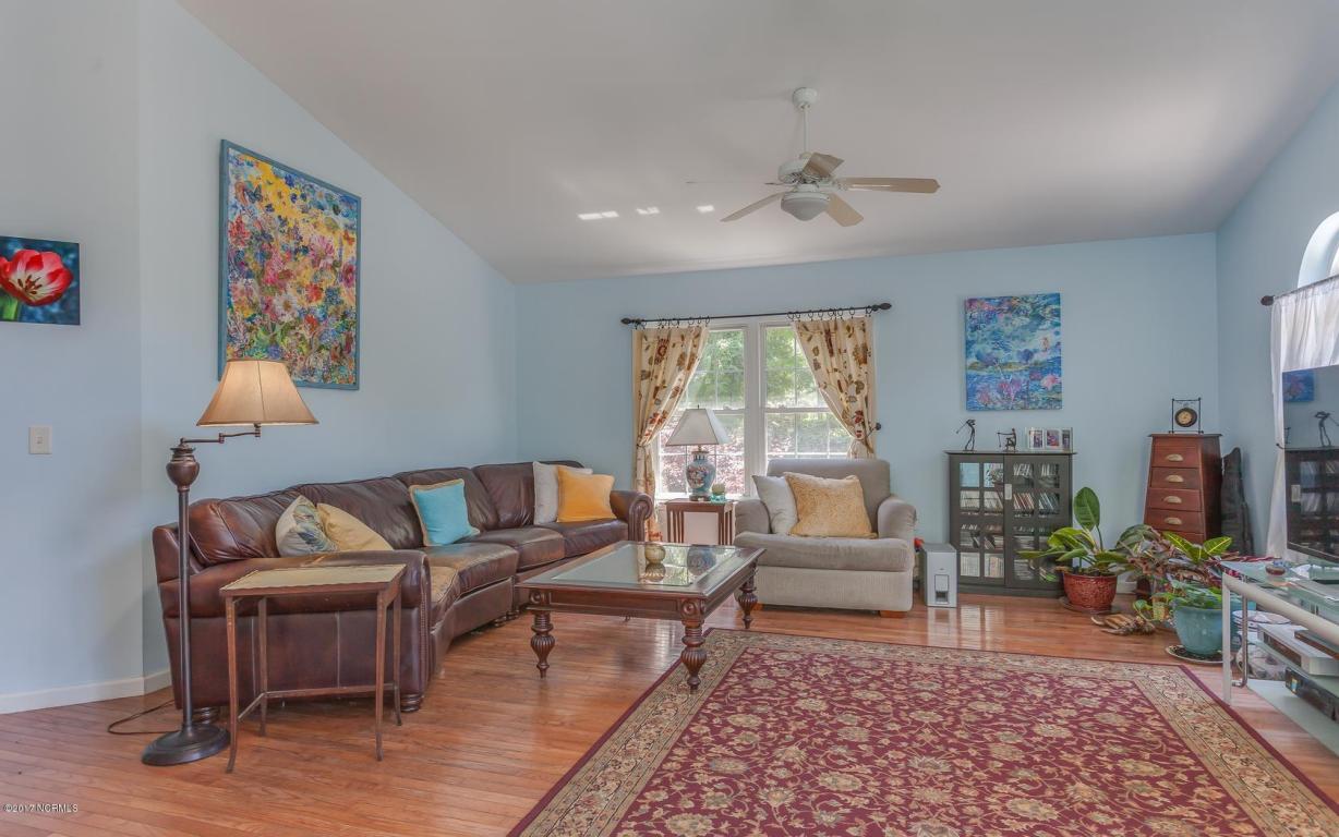 1003 Waterview Pl
