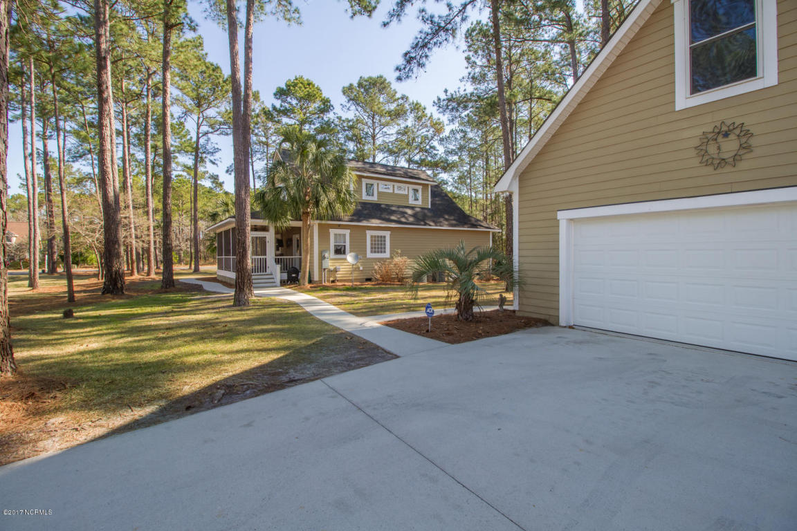 3084 Country Club Dr