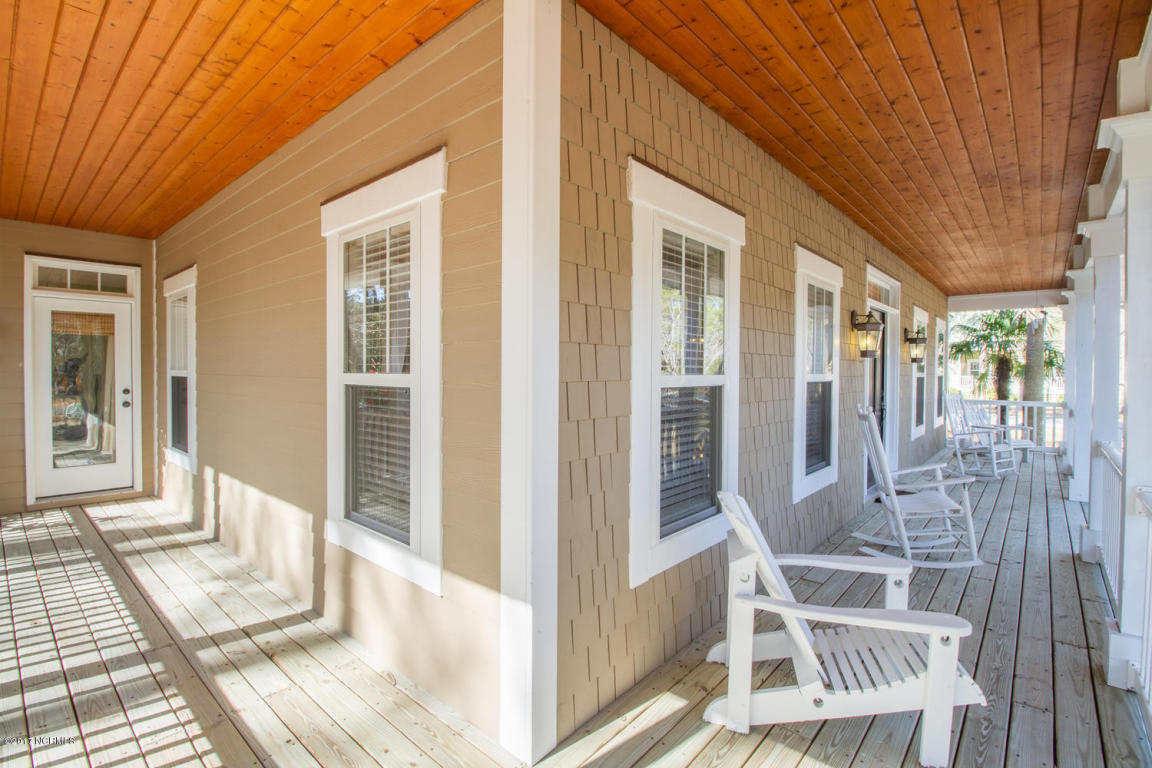 3084 Country Club Dr