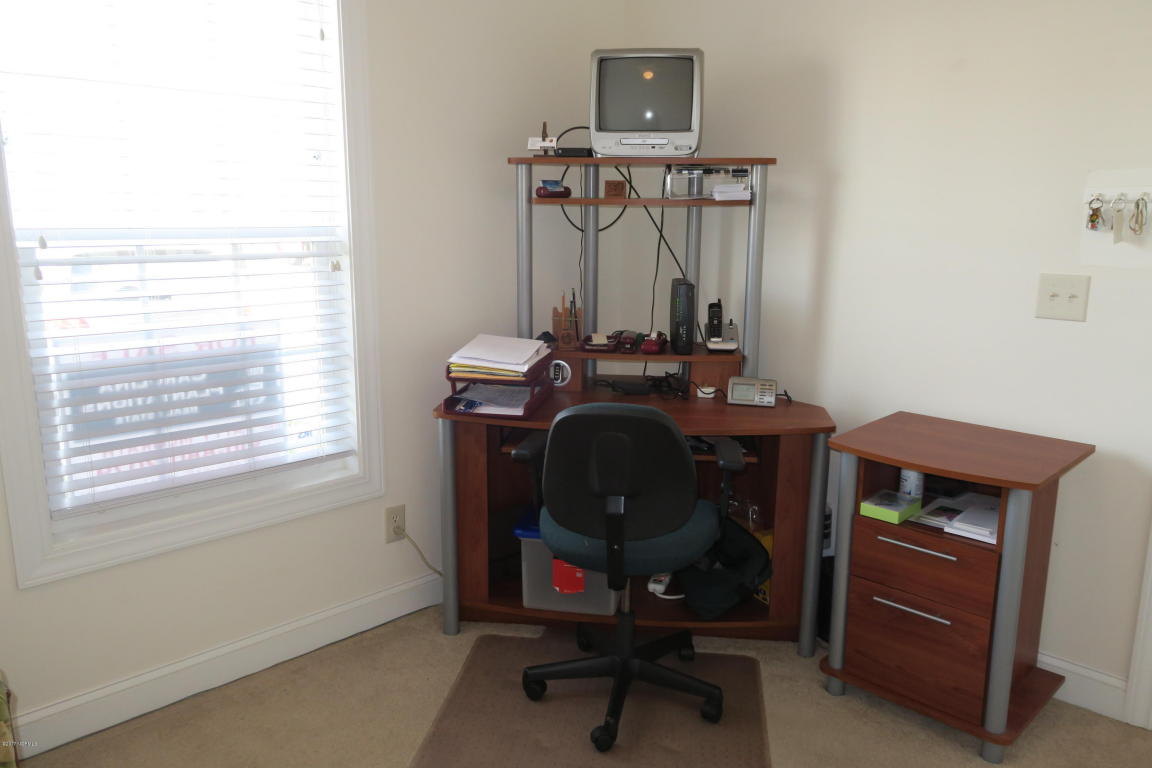 221 Woodlands Way #17